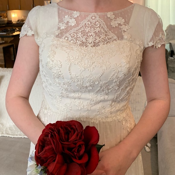 Galina Wedding Dress size 6 ivory cream lace overlay floral embroidered - Picture 3 of 10